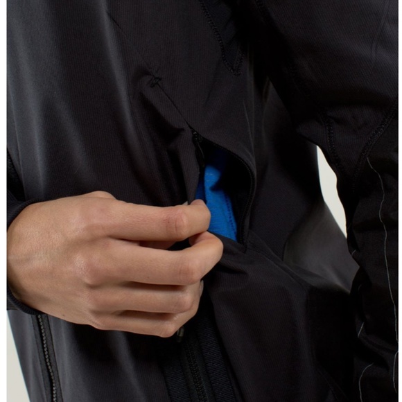Lululemon Run: Bandit Jacket *Reflective Black - Picture 4 of 14